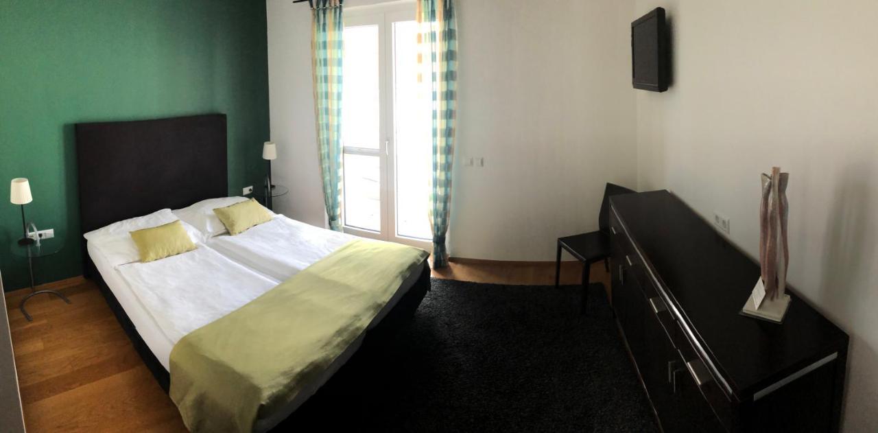 Bed and Breakfast Weingut Silvia Heinrich Deutschkreutz Esterno foto